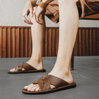 Herrarnas sandaler med korsade remmar och kontrastsömmar-Footwear for men-Fjallbarn