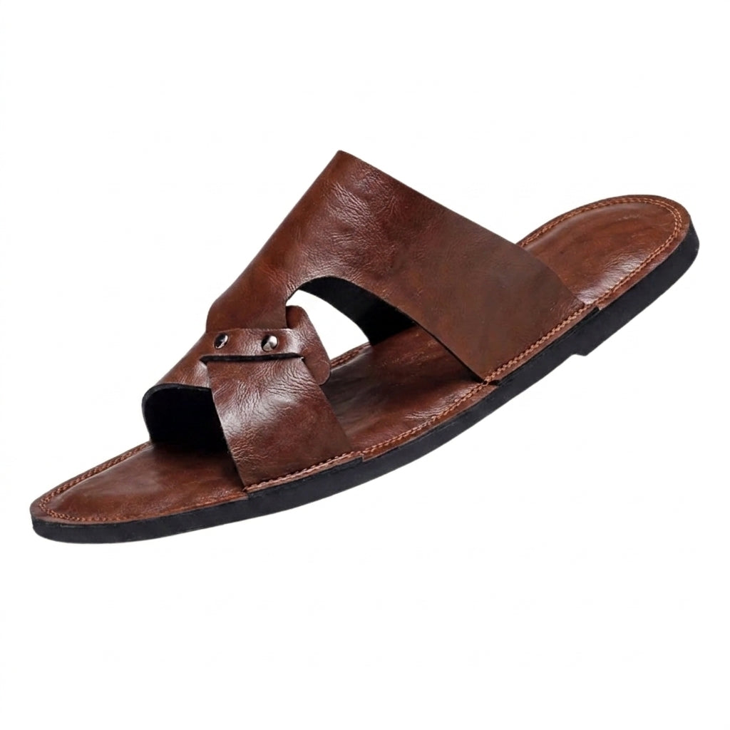 Herrarnas sandaler med utskuren rem och metallnitar-Footwear for men-Fjallbarn