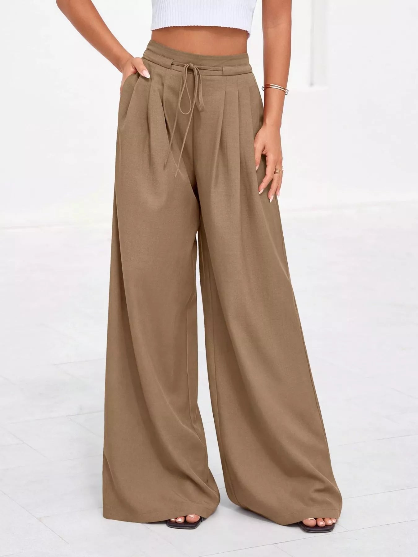Högmidjade vida byxor med veck för dam-Pants for Women-Fjallbarn