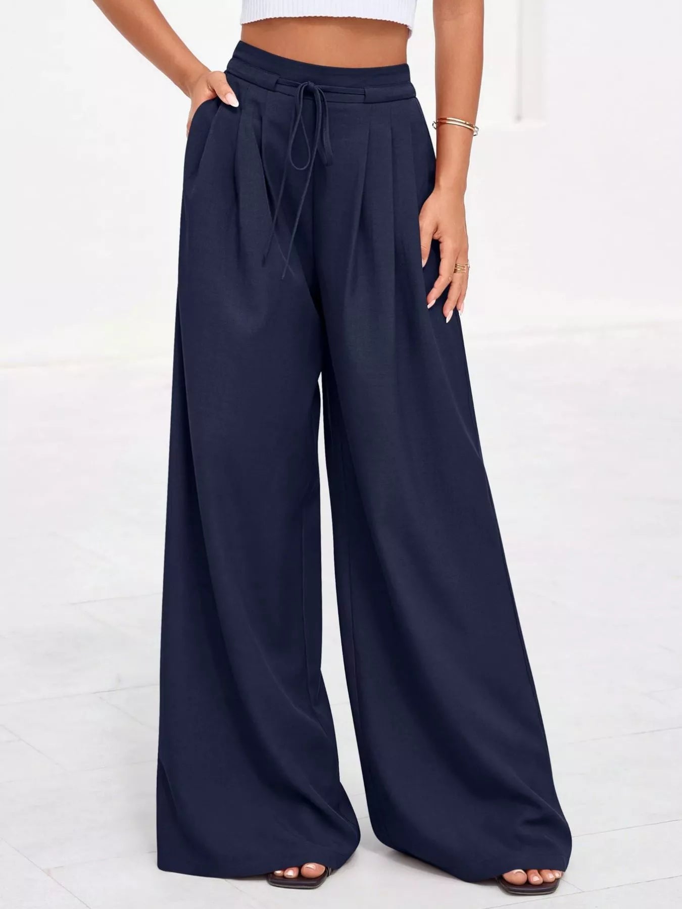 Högmidjade vida byxor med veck för dam-Pants for Women-Fjallbarn