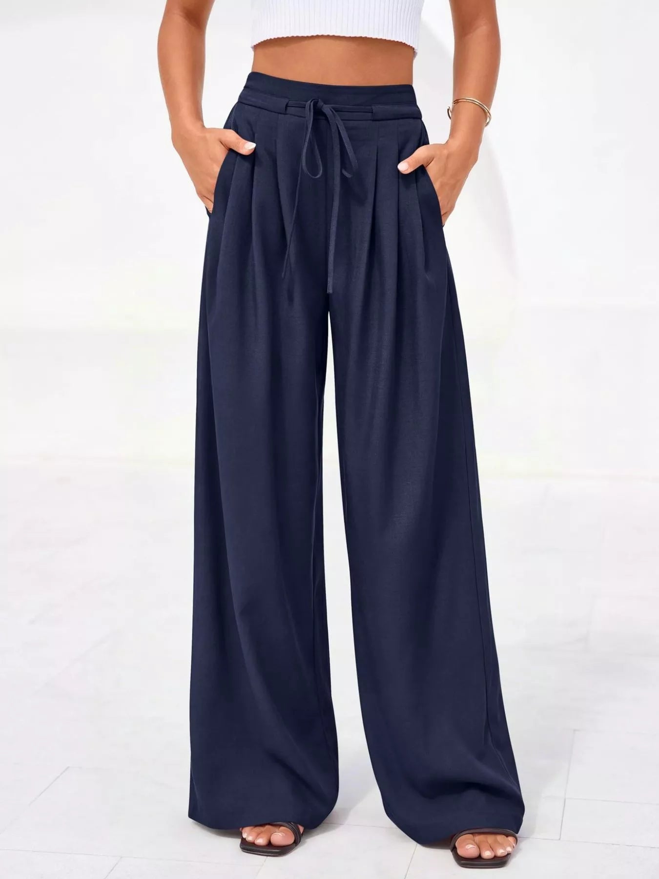 Högmidjade vida byxor med veck för dam-Pants for Women-Fjallbarn