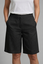Knälånga shorts med hög midja och snedställda fickor för dam-Shorts for women-Fjallbarn