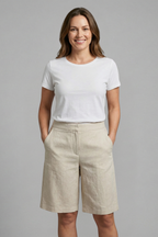 Knälånga shorts med hög midja och snedställda fickor för dam-Shorts for women-Fjallbarn