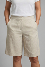 Knälånga shorts med hög midja och snedställda fickor för dam-Shorts for women-Fjallbarn