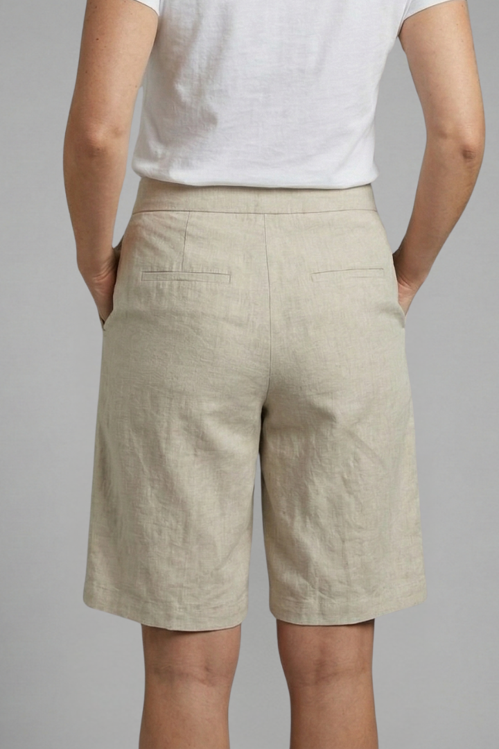 Knälånga shorts med hög midja och snedställda fickor för dam-Shorts for women-Fjallbarn