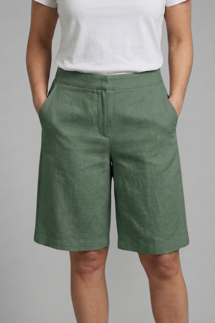 Knälånga shorts med hög midja och snedställda fickor för dam-Shorts for women-Fjallbarn