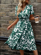 Kort damklänning utan ärmar med V-ringning och lagerkjol-Mini Dress-Fjallbarn