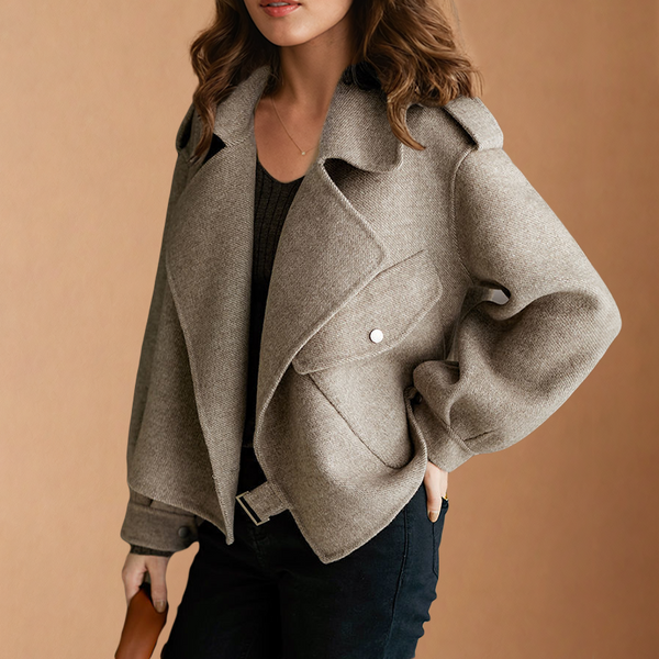Kort jacka för dam med spännedetalj-Jacket for women-Fjallbarn