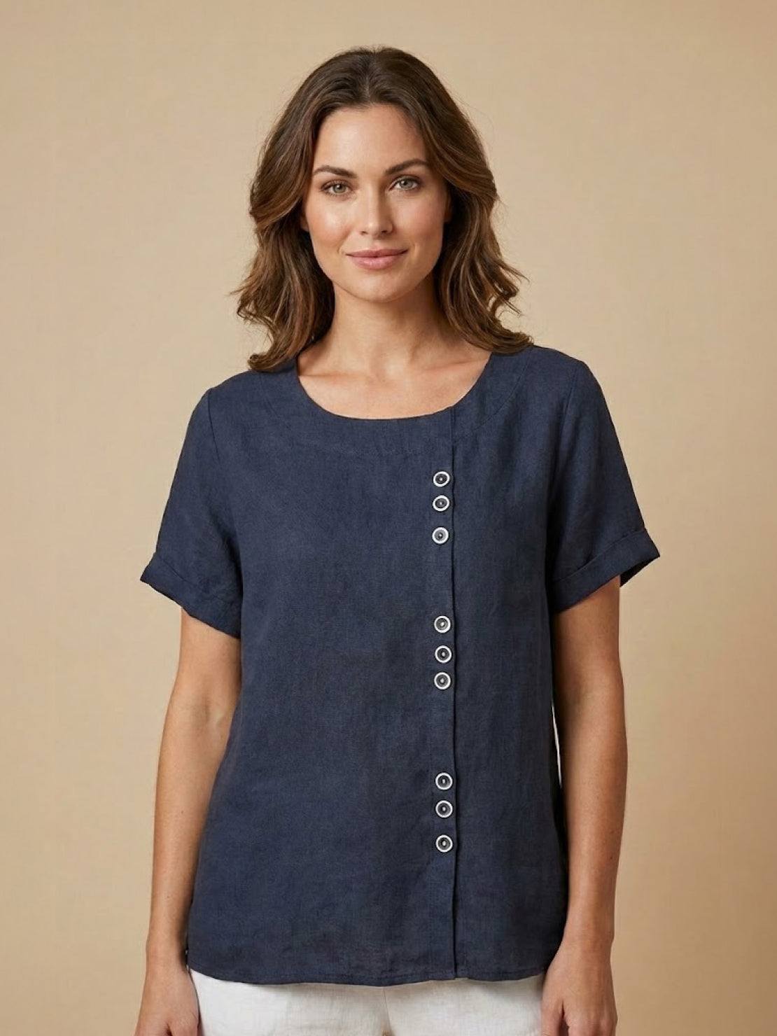 Kortärmad linneblus för dam med knappdetaljer-Blouses for women-Fjallbarn