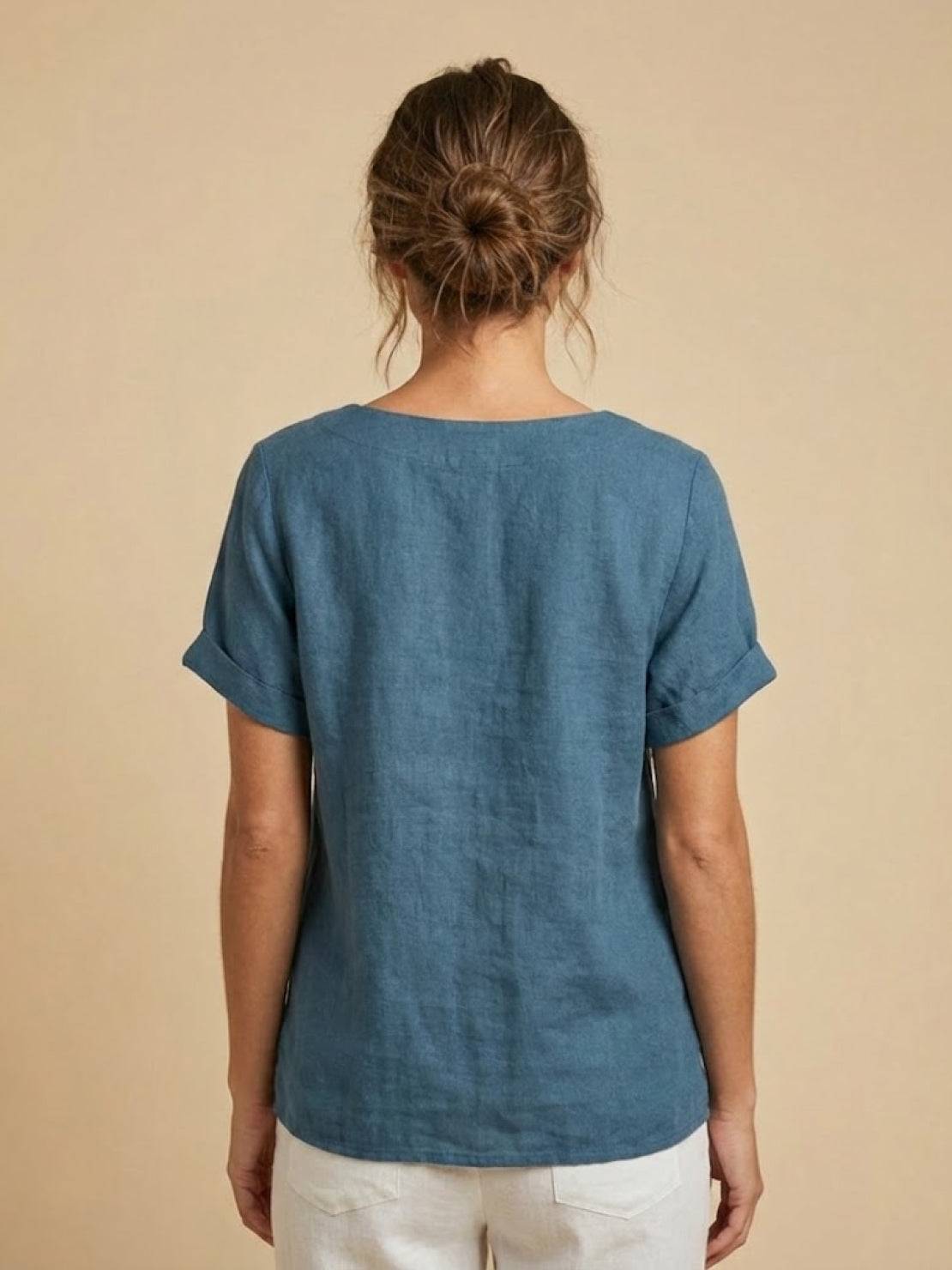 Kortärmad linneblus för dam med knappdetaljer-Blouses for women-Fjallbarn