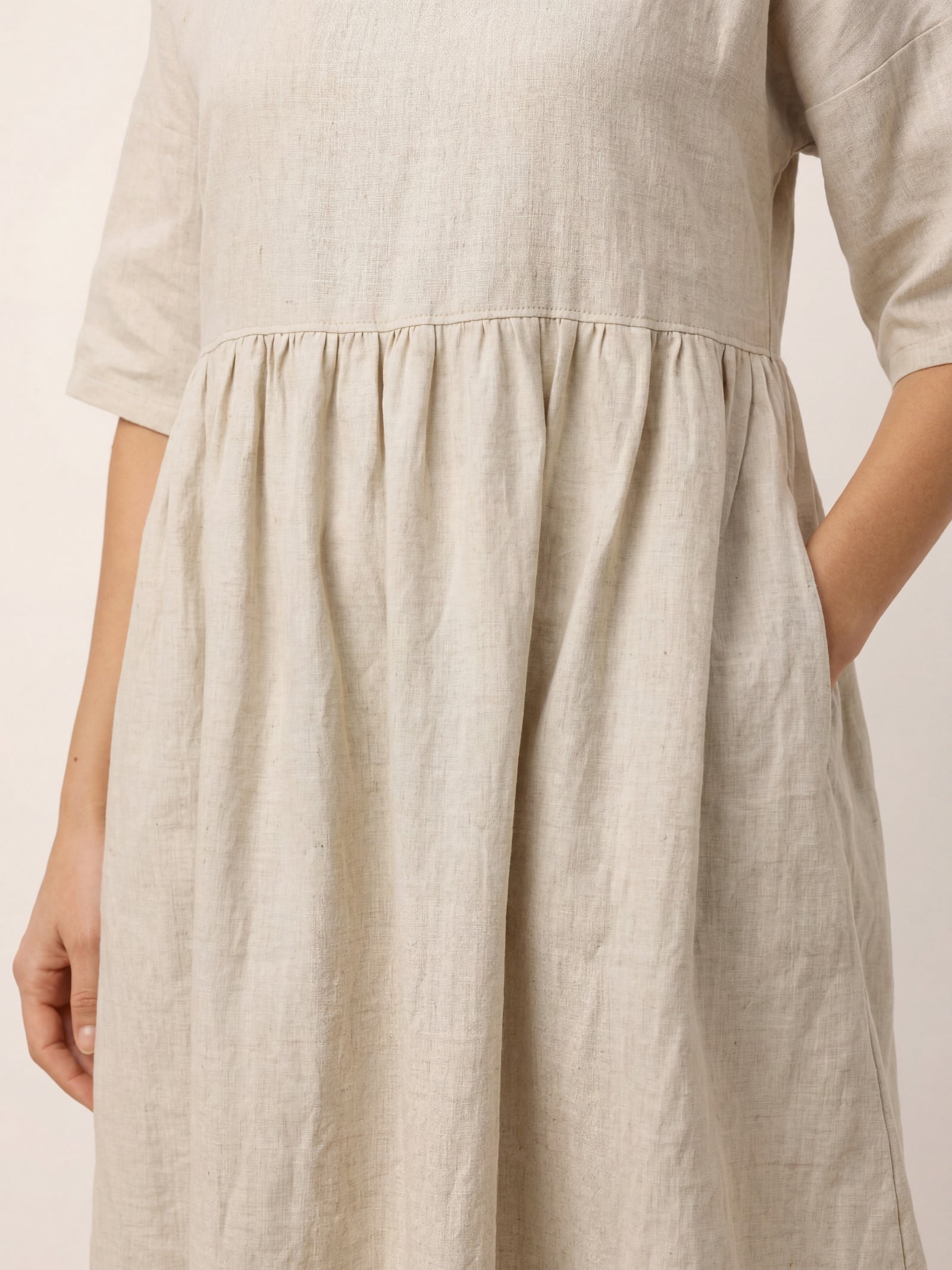 Kortärmad midiklänning i linne för dam-Midi Dress-Fjallbarn