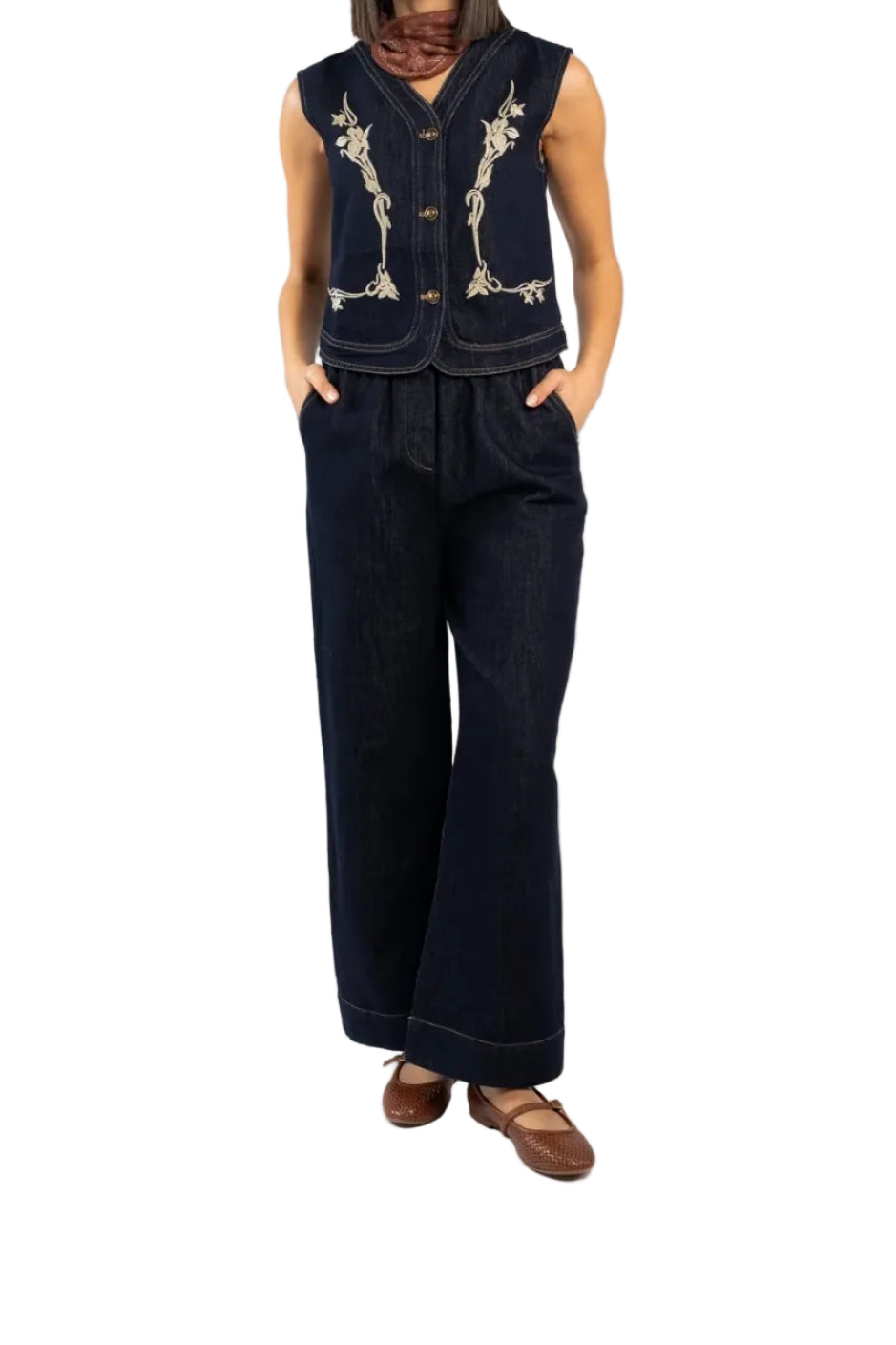 Kvinna ärmlös denimväst och byxset med broderade paneler-Sets for women-Fjallbarn