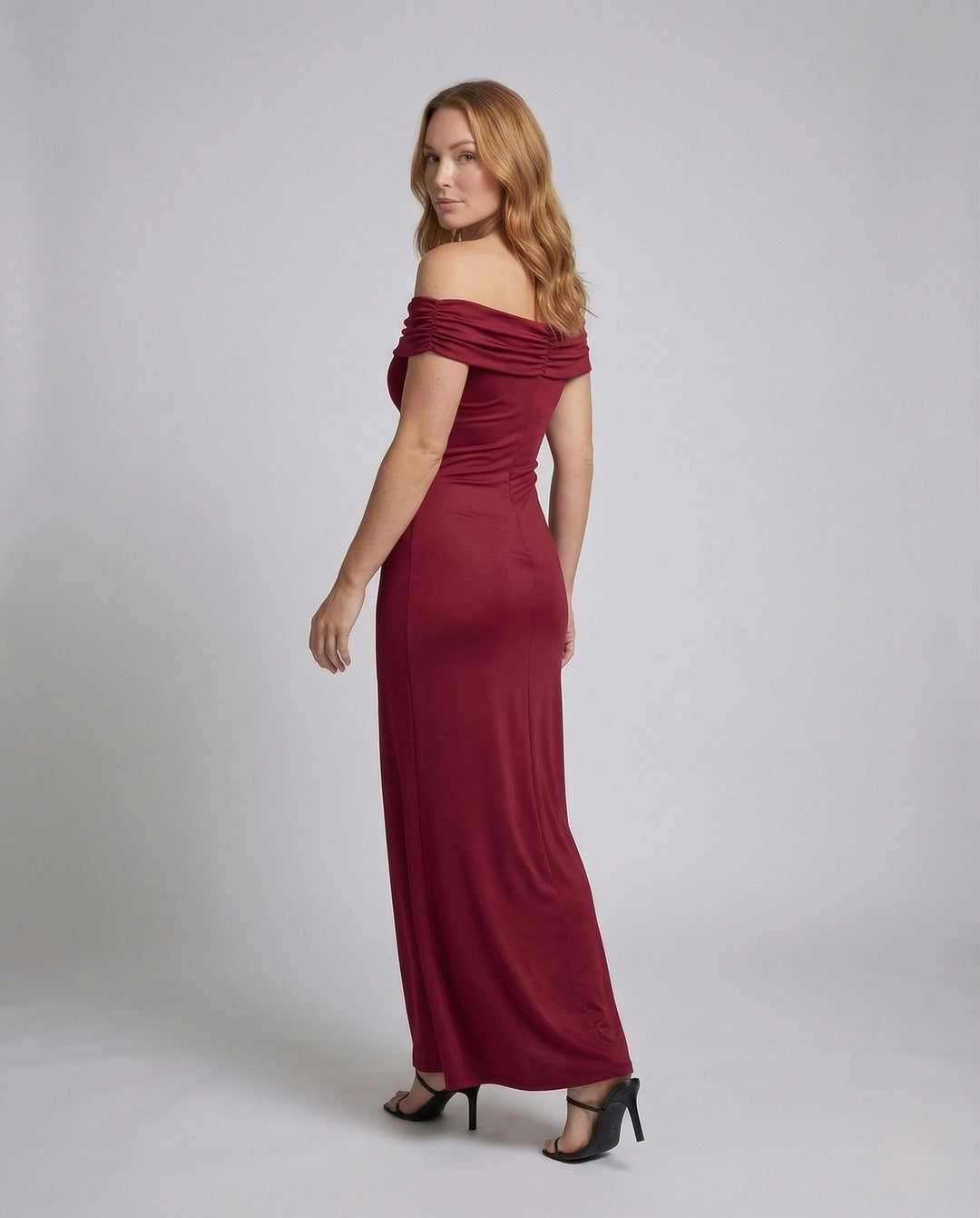Lång damklänning med bar axel och rynkad överdel-Maxi Dress-Fjallbarn