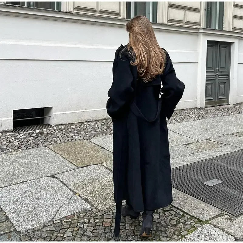 Lång trenchcoat för dam med bältade ärmslut-Coats for women-Fjallbarn