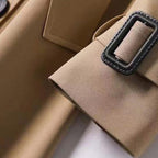 Lång trenchcoat för dam med bälte och rutigt foder-Coats for women-Fjallbarn