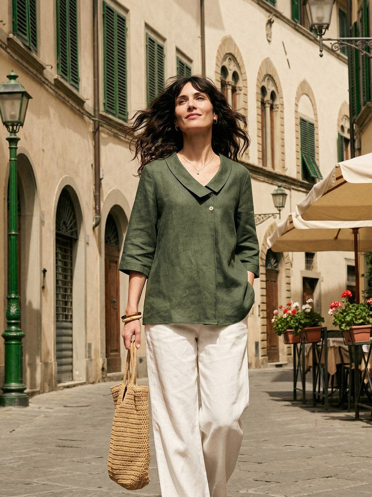 Linnetopp för dam med asymmetrisk krage-Tops for women-Fjallbarn