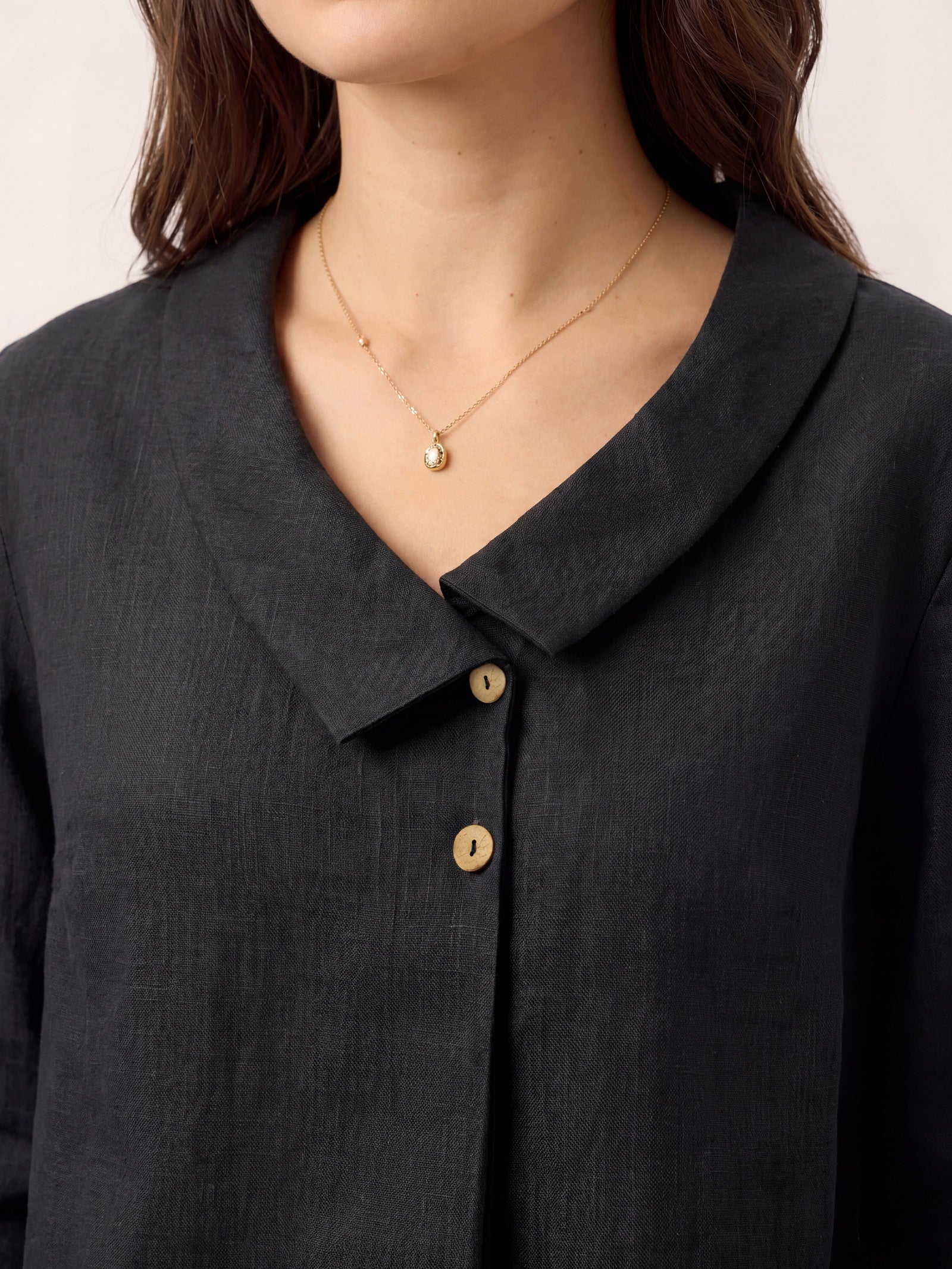 Linnetopp för dam med asymmetrisk krage-Tops for women-Fjallbarn