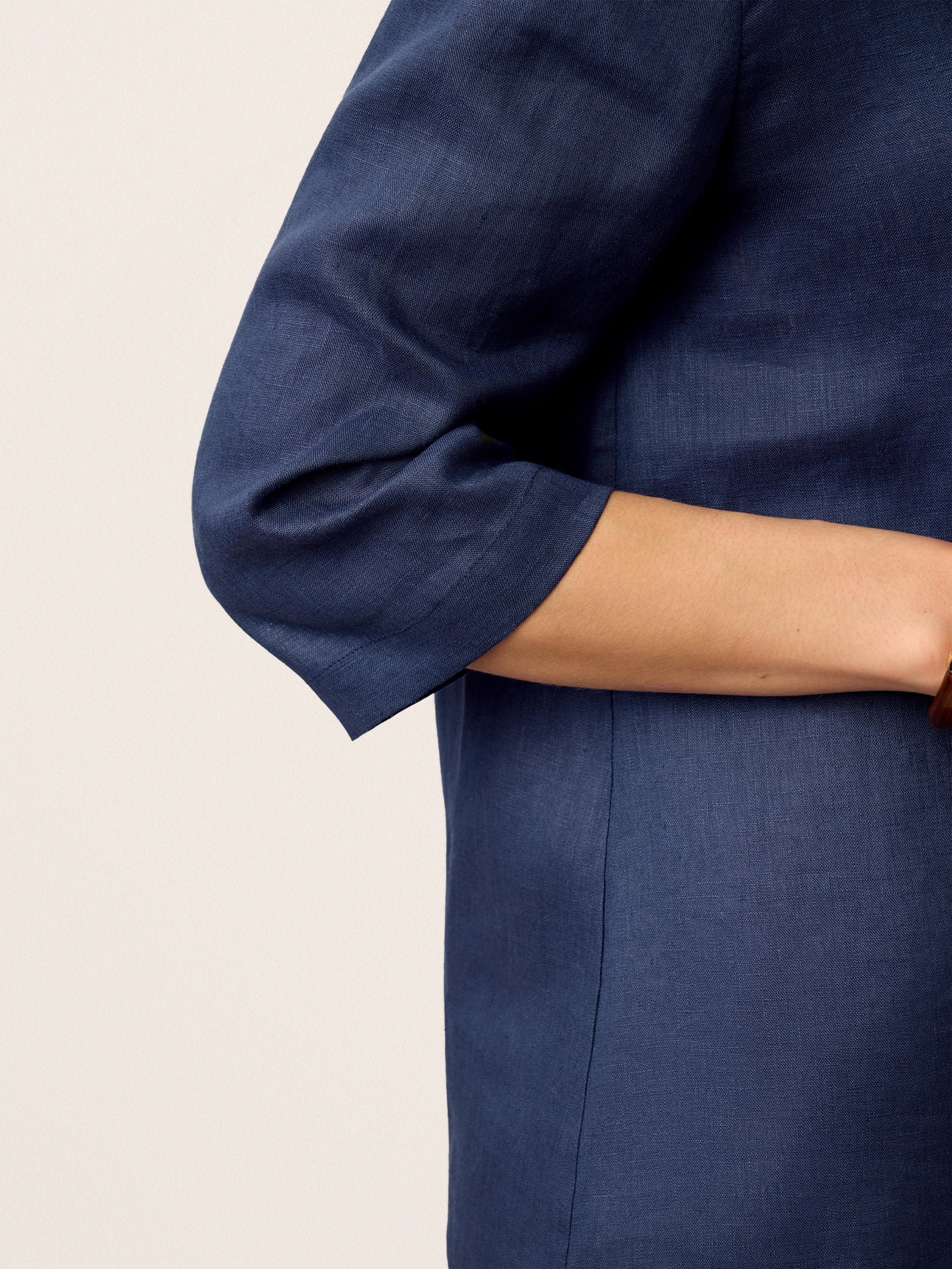 Linnetopp för dam med asymmetrisk krage-Tops for women-Fjallbarn