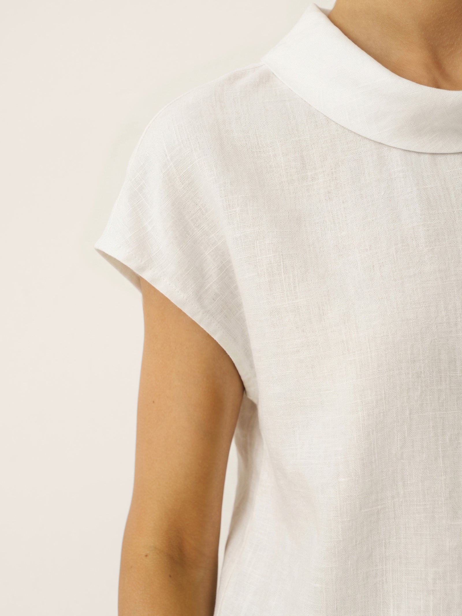 Linnetopp med holkärm och krage för dam-Tops for women-Fjallbarn