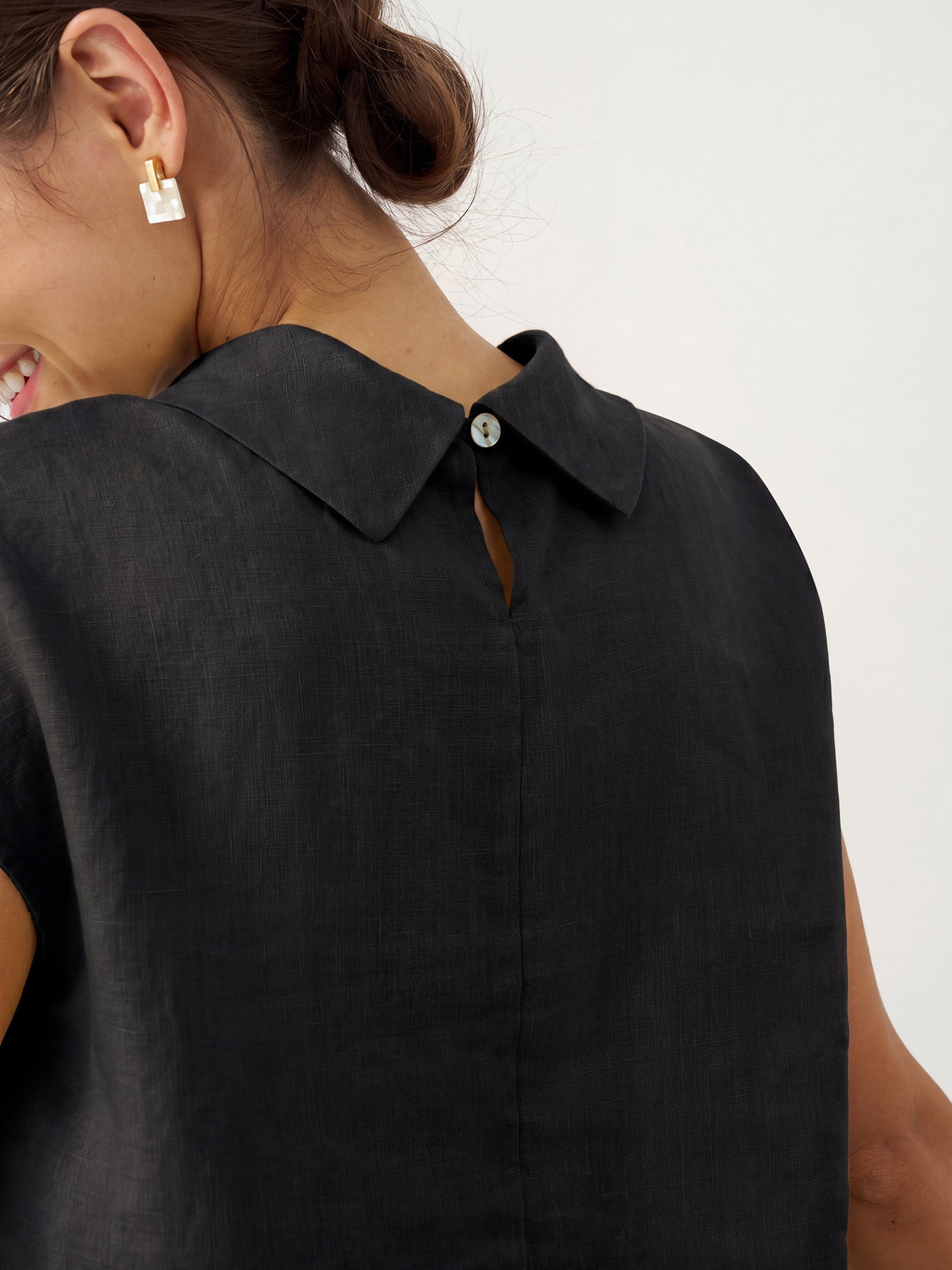Linnetopp med holkärm och krage för dam-Tops for women-Fjallbarn