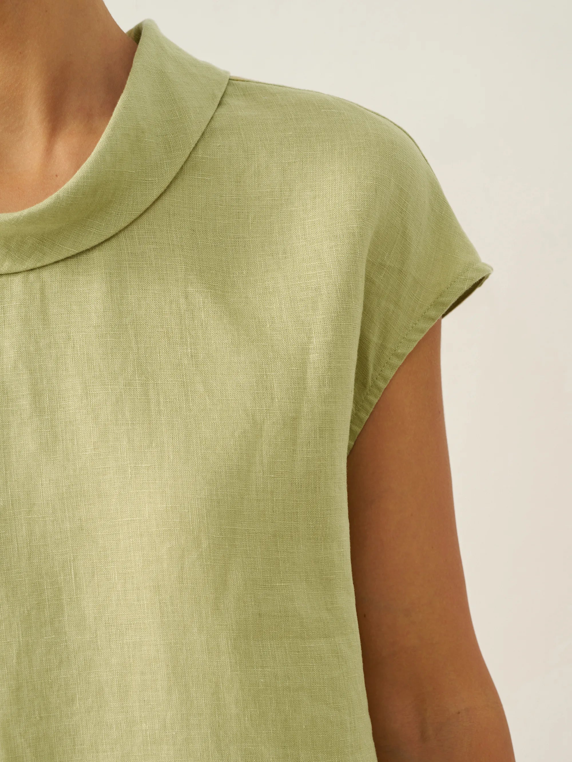 Linnetopp med holkärm och krage för dam-Tops for women-Fjallbarn