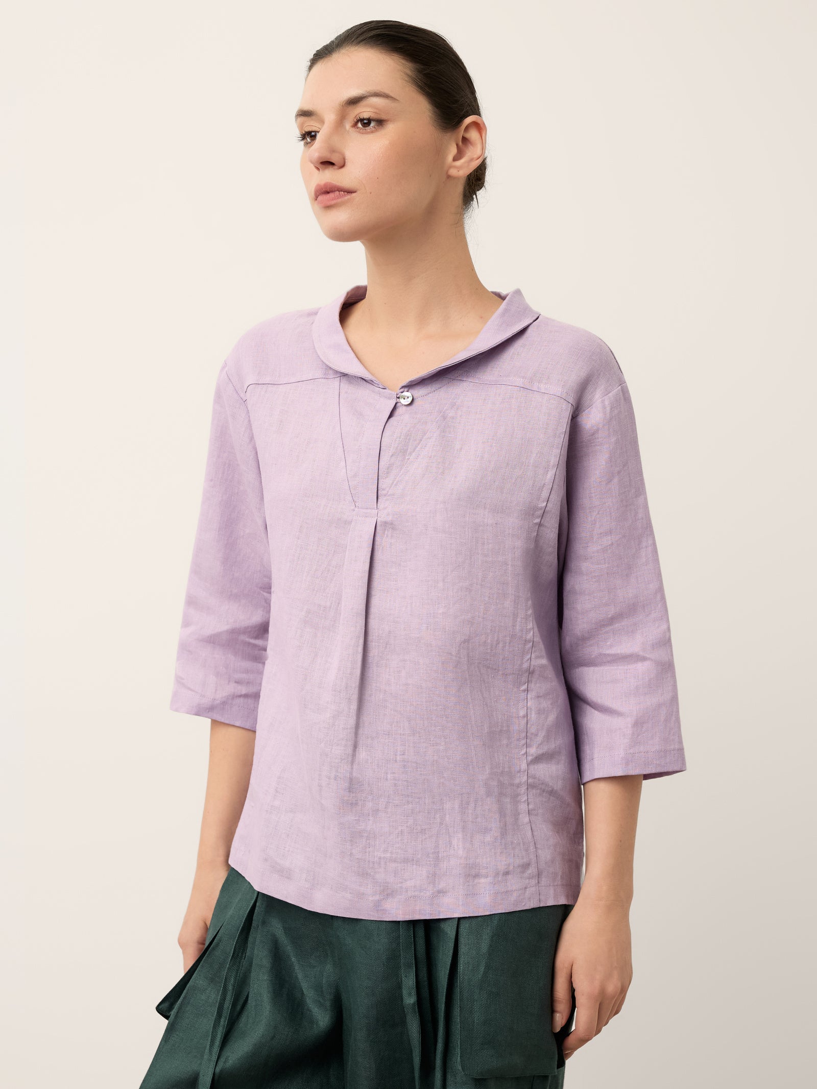 Linnetopp med sjalkrage och V-ringning för dam-Tops for women-Fjallbarn