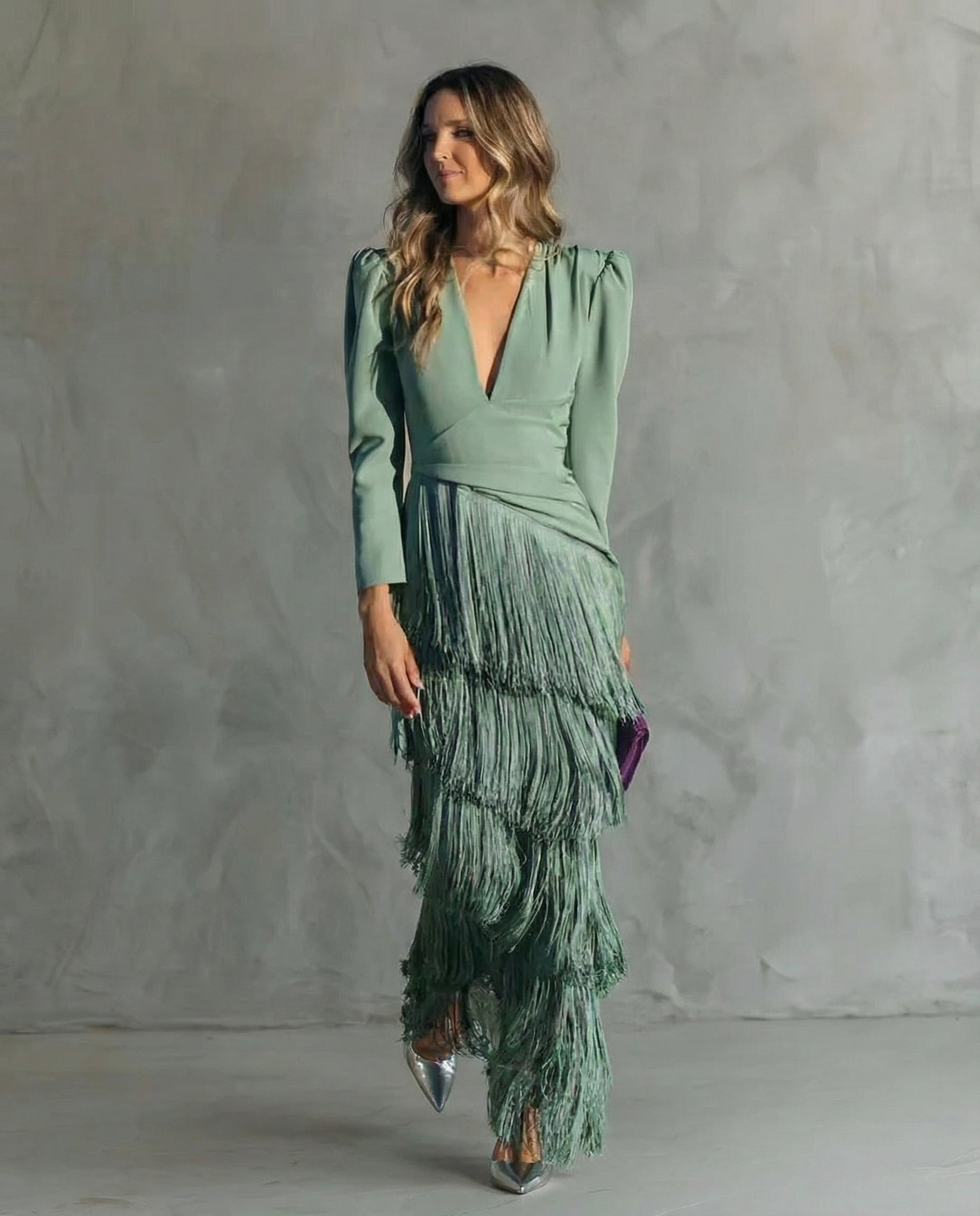 Maxiklänning med V-ringning och fransar-Maxi Dress-Fjallbarn