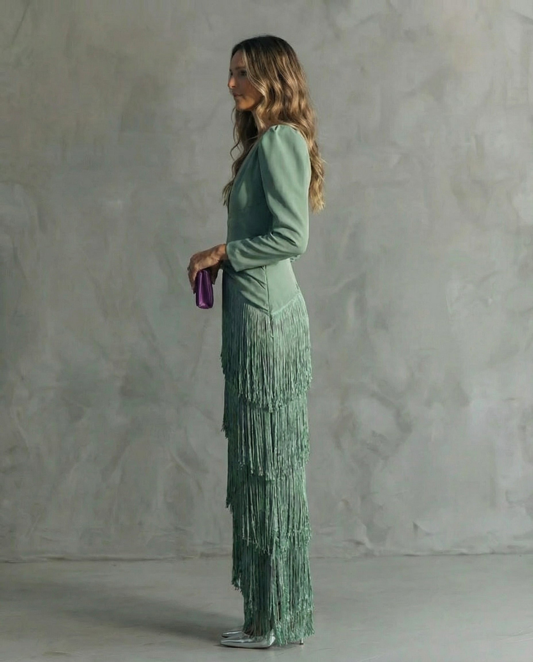 Maxiklänning med V-ringning och fransar-Maxi Dress-Fjallbarn