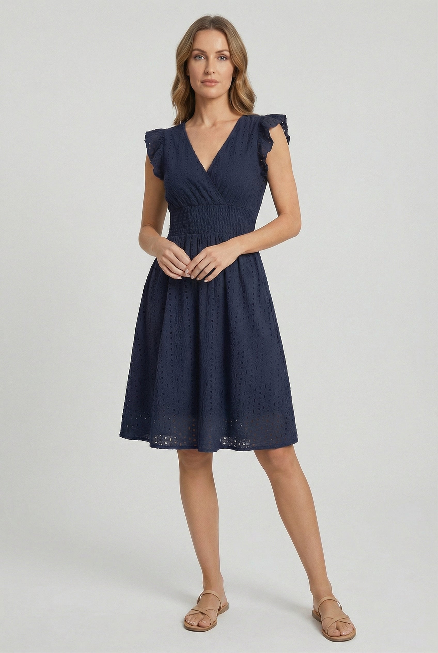 Midi-klänning med broderie anglaise och smockad midja för dam-Midi Dress-Fjallbarn