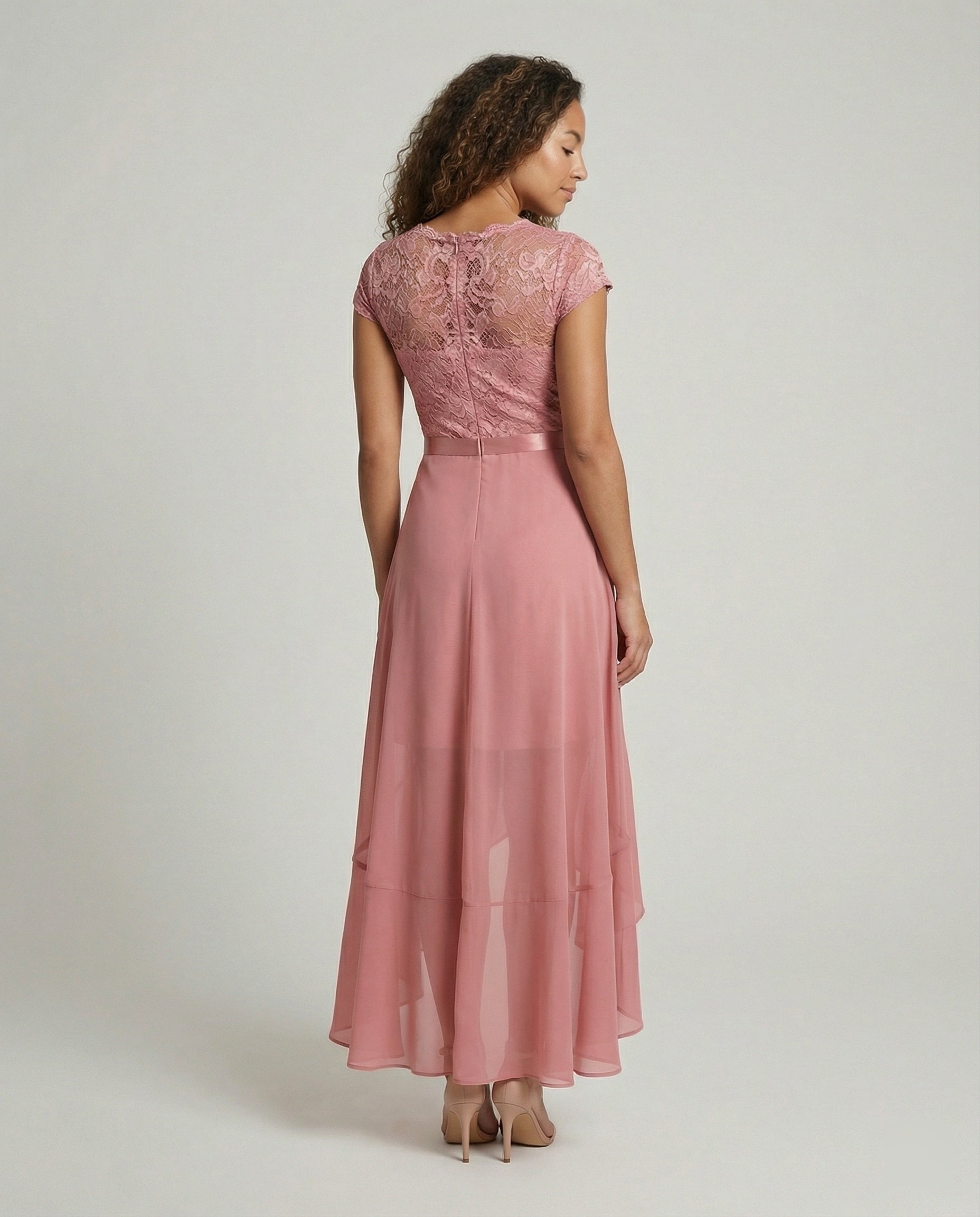 Midiklänning med spetsliv och hög-låg fåll-Midi Dress-Fjallbarn