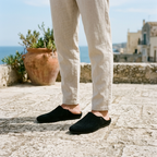 Mockasin-tofflor i mocka för män med metalldetaljer-Footwear for men-Fjallbarn