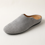 Mockasin-tofflor i mocka för män med metalldetaljer-Footwear for men-Fjallbarn