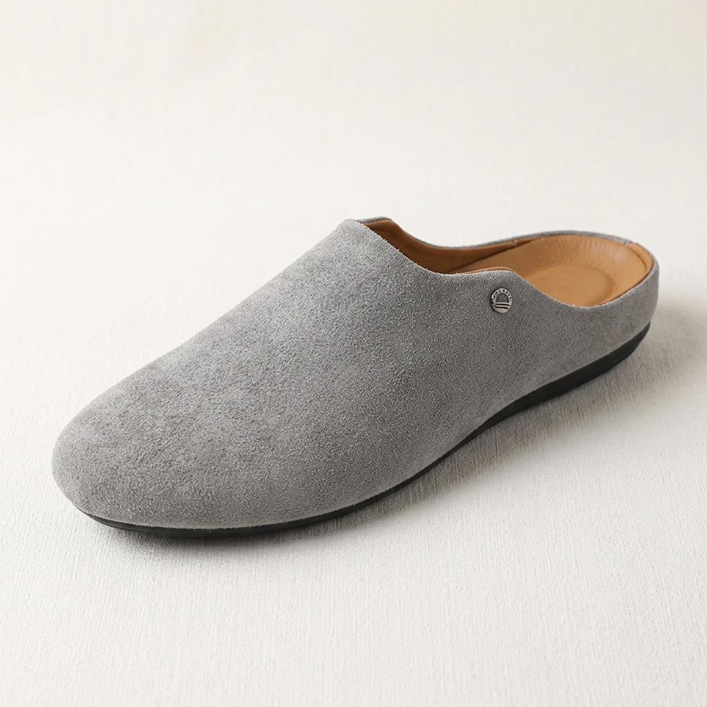 Mockasin-tofflor i mocka för män med metalldetaljer-Footwear for men-Fjallbarn