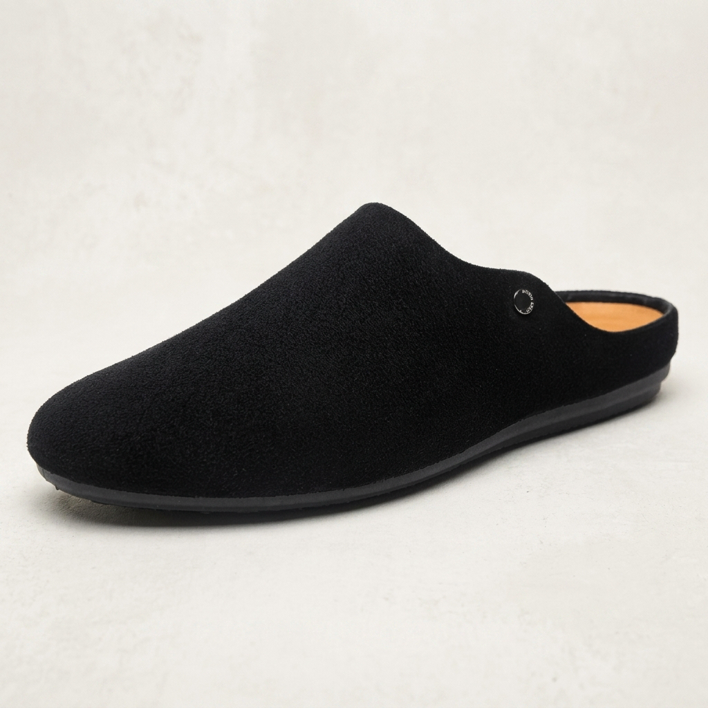 Mockasin-tofflor i mocka för män med metalldetaljer-Footwear for men-Fjallbarn