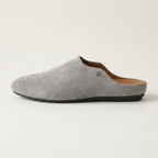 Mockasin-tofflor i mocka för män med metalldetaljer-Footwear for men-Fjallbarn