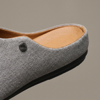Mockasin-tofflor i mocka för män med metalldetaljer-Footwear for men-Fjallbarn