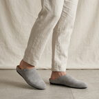 Mockasin-tofflor i mocka för män med metalldetaljer-Footwear for men-Fjallbarn