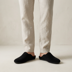 Mockasin-tofflor i mocka för män med metalldetaljer-Footwear for men-Fjallbarn