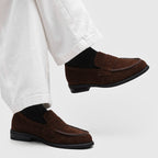 Penny-loafers i mocka för herrar med kontrastsömmar-Footwear for men-Fjallbarn
