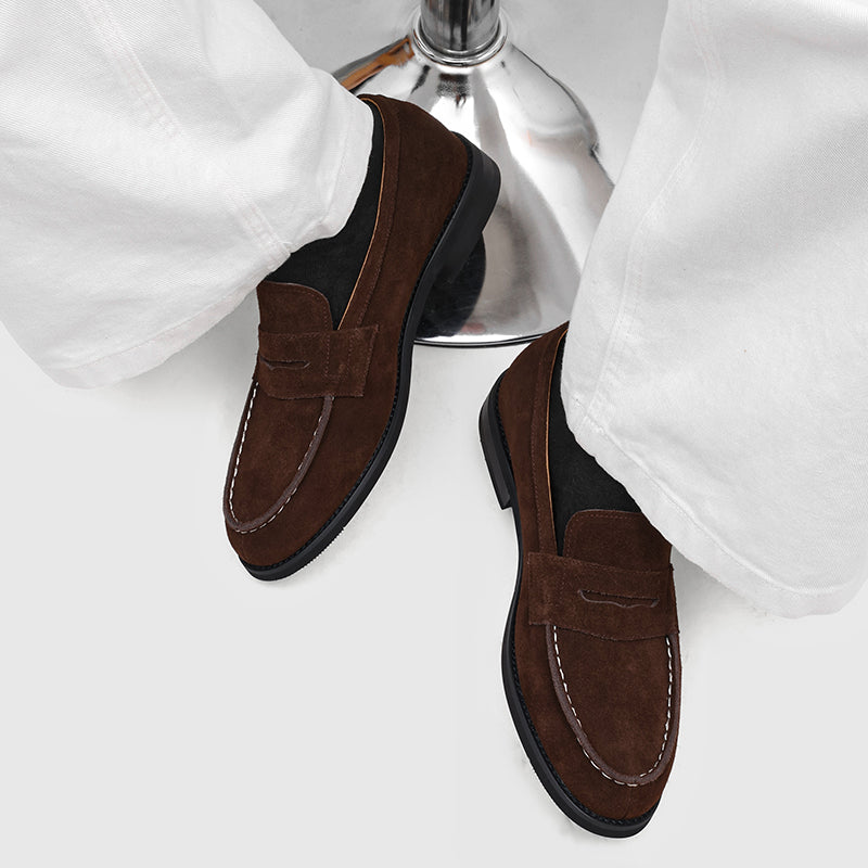 Penny-loafers i mocka för herrar med kontrastsömmar-Footwear for men-Fjallbarn
