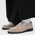 Penny-loafers i mocka för herrar med kontrastsömmar-Footwear for men-Fjallbarn
