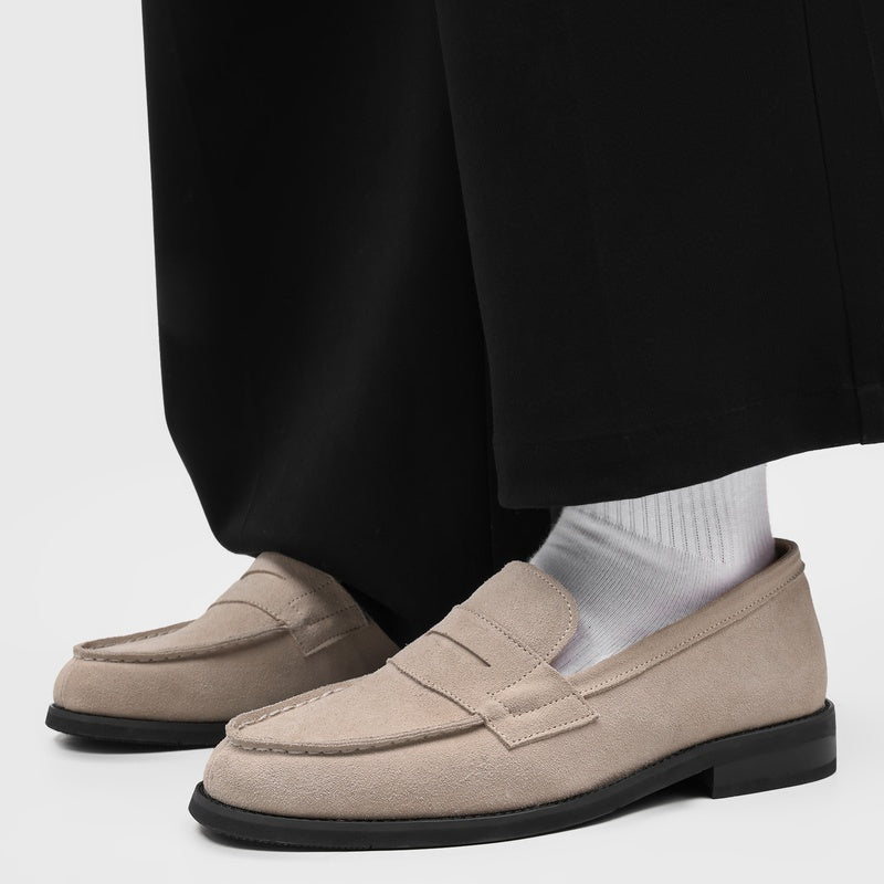Penny-loafers i mocka för herrar med kontrastsömmar-Footwear for men-Fjallbarn
