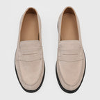 Penny-loafers i mocka för herrar med kontrastsömmar-Footwear for men-Fjallbarn