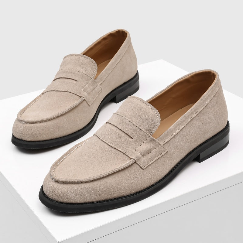 Penny-loafers i mocka för herrar med kontrastsömmar-Footwear for men-Fjallbarn
