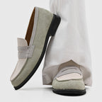 Penny-loafers i mocka för herrar med kontrastsömmar-Footwear for men-Fjallbarn