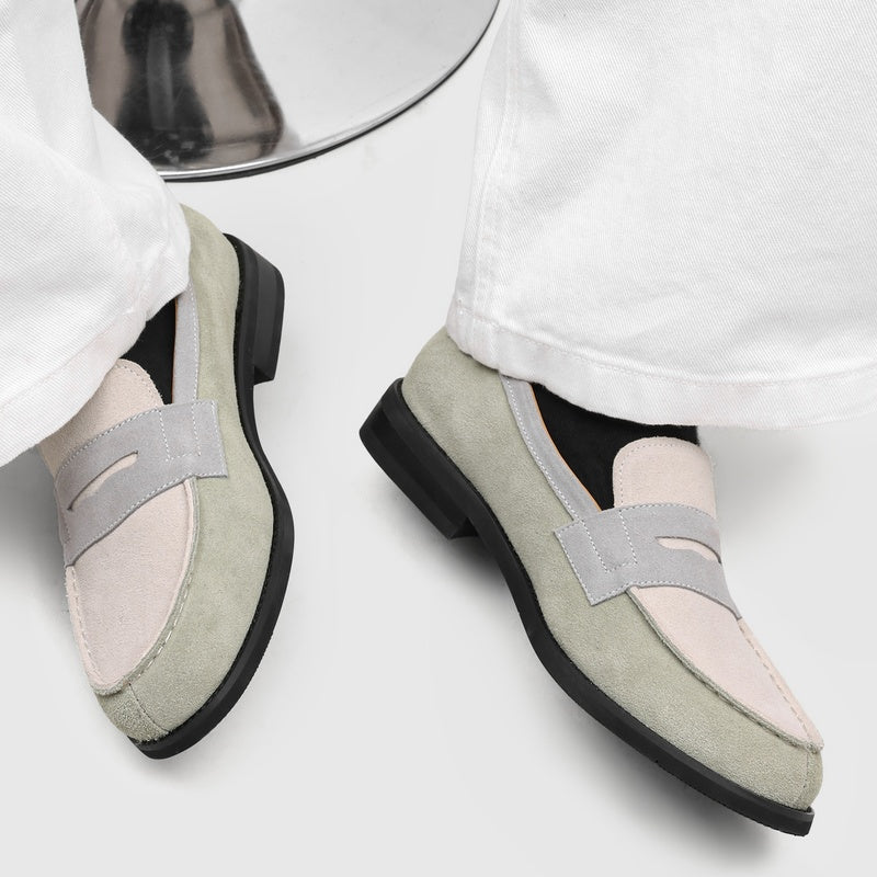 Penny-loafers i mocka för herrar med kontrastsömmar-Footwear for men-Fjallbarn