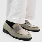 Penny-loafers i mocka för herrar med kontrastsömmar-Footwear for men-Fjallbarn