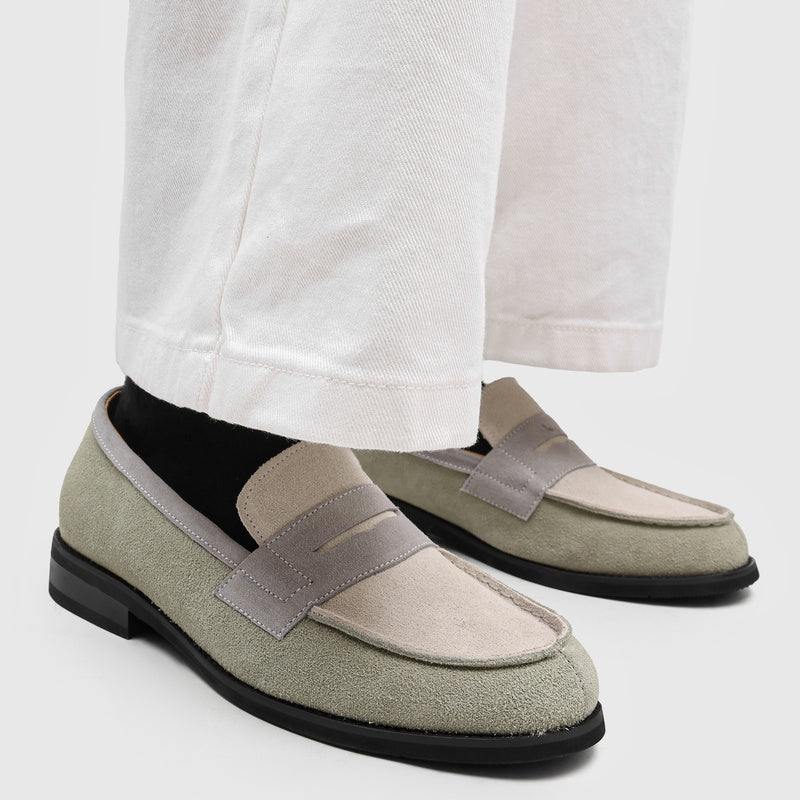 Penny-loafers i mocka för herrar med kontrastsömmar-Footwear for men-Fjallbarn