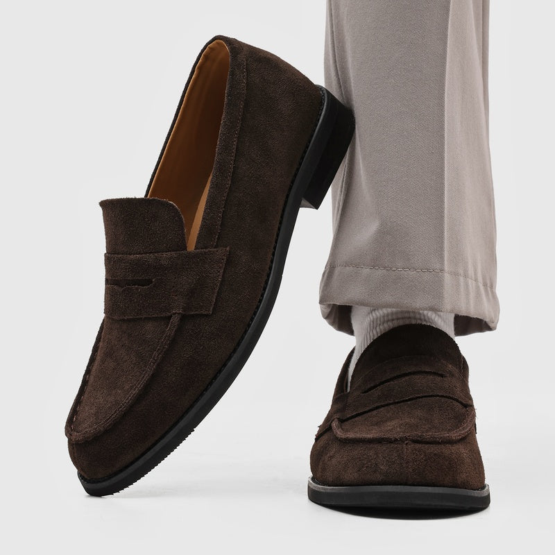 Penny-loafers i mocka för herrar med kontrastsömmar-Footwear for men-Fjallbarn