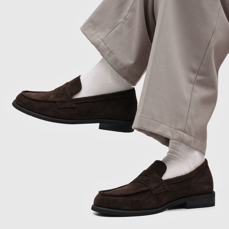 Penny-loafers i mocka för herrar med kontrastsömmar-Footwear for men-Fjallbarn